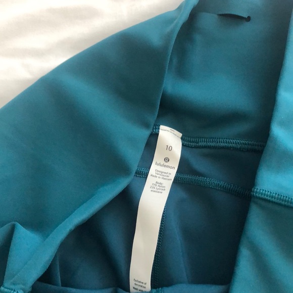 Lululemon In Movement Tight 25”- size 10 - Picture 3 of 5